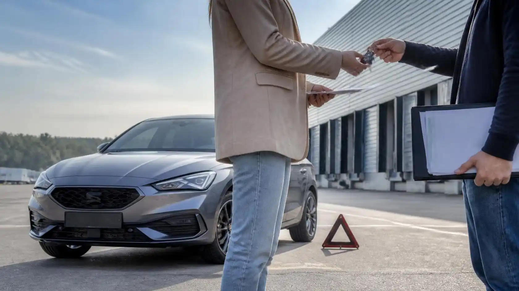 ¿Se puede transferir un coche de baja temporal?
